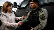 Imagen de El pedido de Bullrich a Pullaro por el narcotráfico en Rosario: «La Policía tendría que triplicar la cantidad de efectivos»