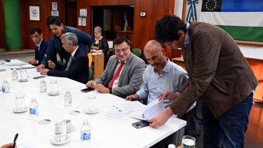 Dirigentes de Sitrajur realizaron la entrega durante la reunión del Consejo de la Magistratura. Foto: Marcelo Ochoa.