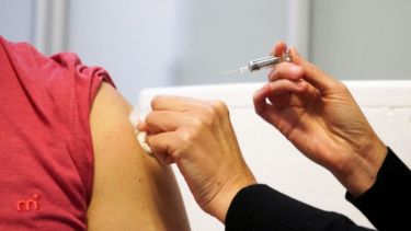Para la población objetivo, la vacuna antigripal es gratuita y no requiere de orden médica. Foto: Neuquén informa. 