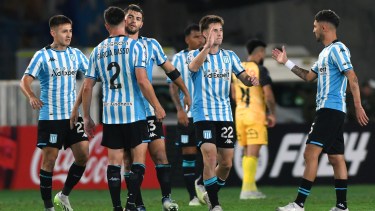 Los jugadores de Racing celebran el triunfo contra Coquimbo Unido en Chile.