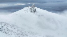 Imagen de Así llegó la nieve al Cerro Catedral de Bariloche: mirá cómo congelar los precios para esquiar