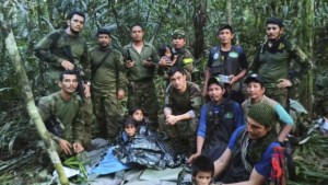 ¿Cómo es «Operación esperanza» el documental que cuenta la increíble historia de los niños que sobrevivieron al accidente aéreo en el Amazonas?