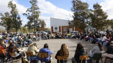 En Viedma el CURZAS de Viedma realizó una clase pública al aire libre en el estacionamiento. Foto: Pablo Leguizamon