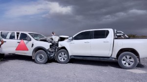 Fuerte choque frontal entre dos camionetas cerca de Buta Ranquil