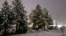 Imagen de Así está nevando en Caviahue: el amanecer que los turistas no olvidarán en este paraíso de la Patagonia