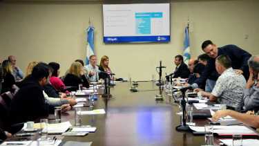 La reunión de diputados y ministros que se hizo hoy en la Legislatura de Neuquén. Foto: Cecilia Maletti.