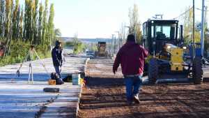 La avenida Necochea une con asfalto el aeropuerto de Neuquén con la nueva ruta 22