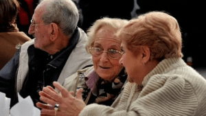 Jubilados y pensionados: cuándo se cobra el bono de 70 mil pesos en mayo 2024