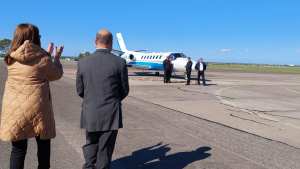 Revelan cuántas veces usó Carreras el avión de Río Negro, que no está habilitado para vuelos sanitarios