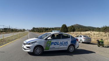 El cuerpo sin vida de la víctima lo hallaron el martes por la mañana en la zona de la Ruta de Circunvalación, en las afueras de Bariloche. (Foto: Marcelo Martinez / Patagonia)