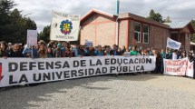 Imagen de Fuerte rechazo en Bariloche al ahogo presupuestario que vive la Universidad del Comahue