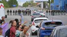 Imagen de Organizaciones sociales protestarán mañana en contra de Weretilneck y cortarán el puente carretero de Cipolletti-Neuquén