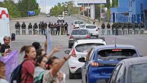 Organizaciones sociales protestarán mañana en contra de Weretilneck y cortarán el puente carretero de Cipolletti-Neuquén