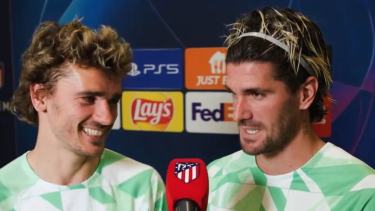 Antoine Griezmann imitó el acento argentino en una entrevista con De Paul. 