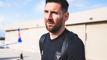 El astro argentino llegó con el Inter Miami a México y fue recibido por una multitud.