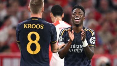 El Madrid le gana 1-0 a Bayern Múnich en el Allianz Arena con gol de Vinícius tras un gran asistencia de Kroos.