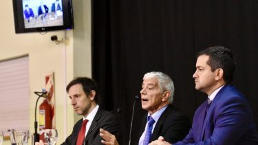 El ministro Cúneo Libarona y a su derecha el subsecretario Nanzer, durante una anterior visita a Neuquén. (Archivo)