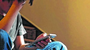 Guía para que los padres entiendan la plataforma Tik Tok: «13 años es la edad sugerida para crear una identidad digital»