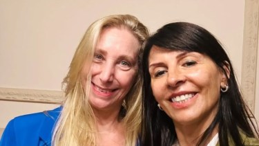 La diputada Lorena Villaverde con la secretaria General de la Presidencia, el miércoles en Buenos Aires.