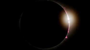 Así se vivió el primer eclipse solar del 2024 que cautivó a millones en Norteamérica. (AP Photo/Fernando Llano)