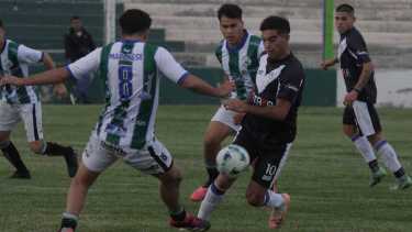 Maronese y Don Bosco juegan una de las semifinales de la Copa Neuquén. (Foto: Archivo Oscar Livera)