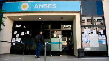 Solo atienden casos urgentes en las oficinas de Anses en Río Negro. Foto: Matías Subat