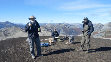 Cuatro especialistas conformaron la expedición al cerro Pantojo. Foto: gentileza