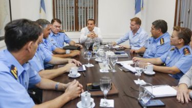 El funcionario en la reunión con la cúpula. Foto gentileza.