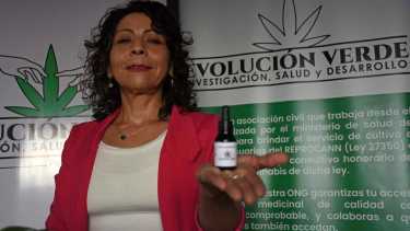 Perla Peralta es la presidenta de Evolución Verde, una asociación civil de General Roca que cultiva cannabis hace más de 30 años. Foto: Andrés Maripe