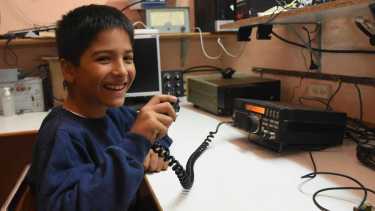 Nassim se prepara seguir aprendiendo telegrafía. Foto: Andrés Maripe.