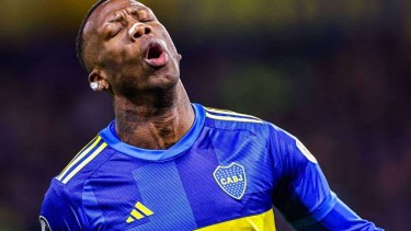 Advíncula no pudo entrenarse con Boca por segundo día consecutivo.