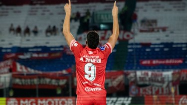Maximiliano Romero anotó un doblete en la victoria de Argentinos Juniors.