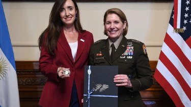 Villarruel y Richardson este viernes en el Senado. Foto: Gentileza NA. 