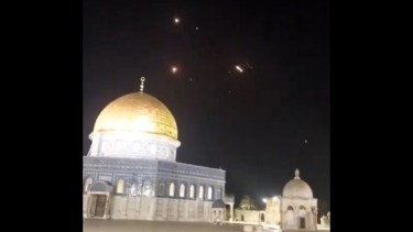 El ataque fue lanzado durante la noche de este sábado. Foto: captura. 