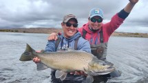 Imagen de Así pescan estas truchas gigantes en el Limay Medio, meca de los pescadores en la Patagonia