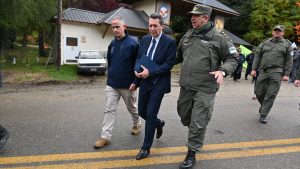 Un funcionario de Milei recibió el petitorio de Uthgra y la CGT en Bariloche y se levantó la protesta
