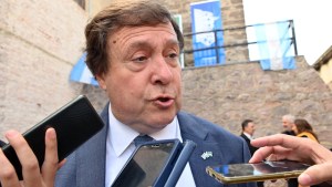 Weretilneck cerró la puerta a discutir salarios con ATE, UPCN y Asspur, en la Mesa de Salud