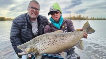 Imagen de La trucha de su vida: así pescó una de 6,9 kilos en la meca de los pescadores en la Patagonia