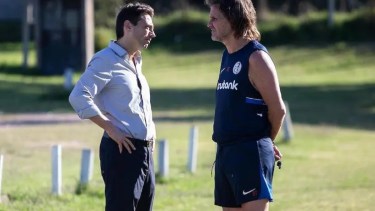 Rubén Insúa junto a Marcelo Moretti, presidente de San Lorenzo.
