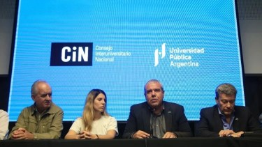 Autoridades universitarias contra el secretario de Educación. Foto: gentileza Diario Crónica. 