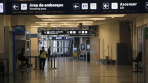 Paro en una aerolínea de cabotaje, este martes: pilotos protestan ante la falta del pago de sueldos