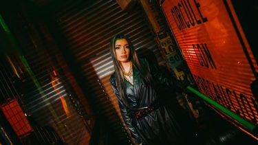 “Quiero ser la primer artista del género que representa al sur”, dice Melina Salvador, la artista neuquina de reggaetón detrás de La Diabla.