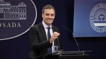 Imagen de El gobierno condenó el paro de colectivos: «Siempre paga el que necesita el servicio», dijo Adorni