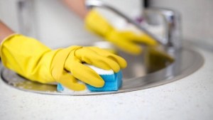 Empleadas domésticas: cómo calcular mi sueldo en abril 2024