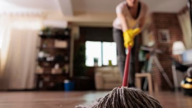 Las empleadas domésticas de Neuquén cobran sus salarios con aumentos.-