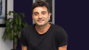 Quién es el joven empresario que invita “a soñar” en el Foro Llao Llao: está vinculado a Bizzarap, Duki y Nicki Nicole