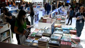Agenda de actividades de la Feria del Libro 2024: cuáles son las principales actividades de hoy domingo 28