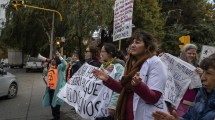 Imagen de Los trabajadores del hospital en Bariloche iniciaron un nuevo paro y volvieron a la calle