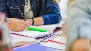 Cursos de idioma básico y para petroleros: novedosa propuesta de la Universidad del Comahue
