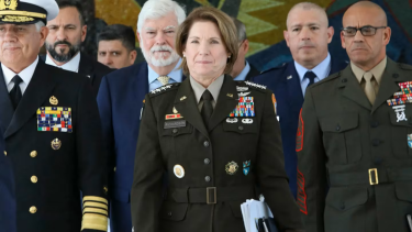 La jefa militar llega en medio de los cruces por la base china en Neuquén. Foto: gentileza
